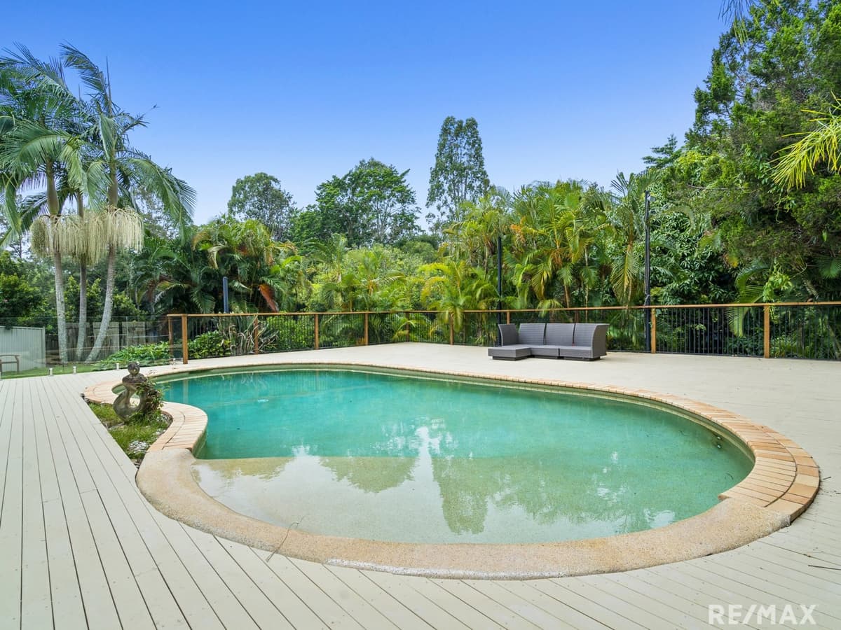 16 Burke Crescent, Mudgeeraba