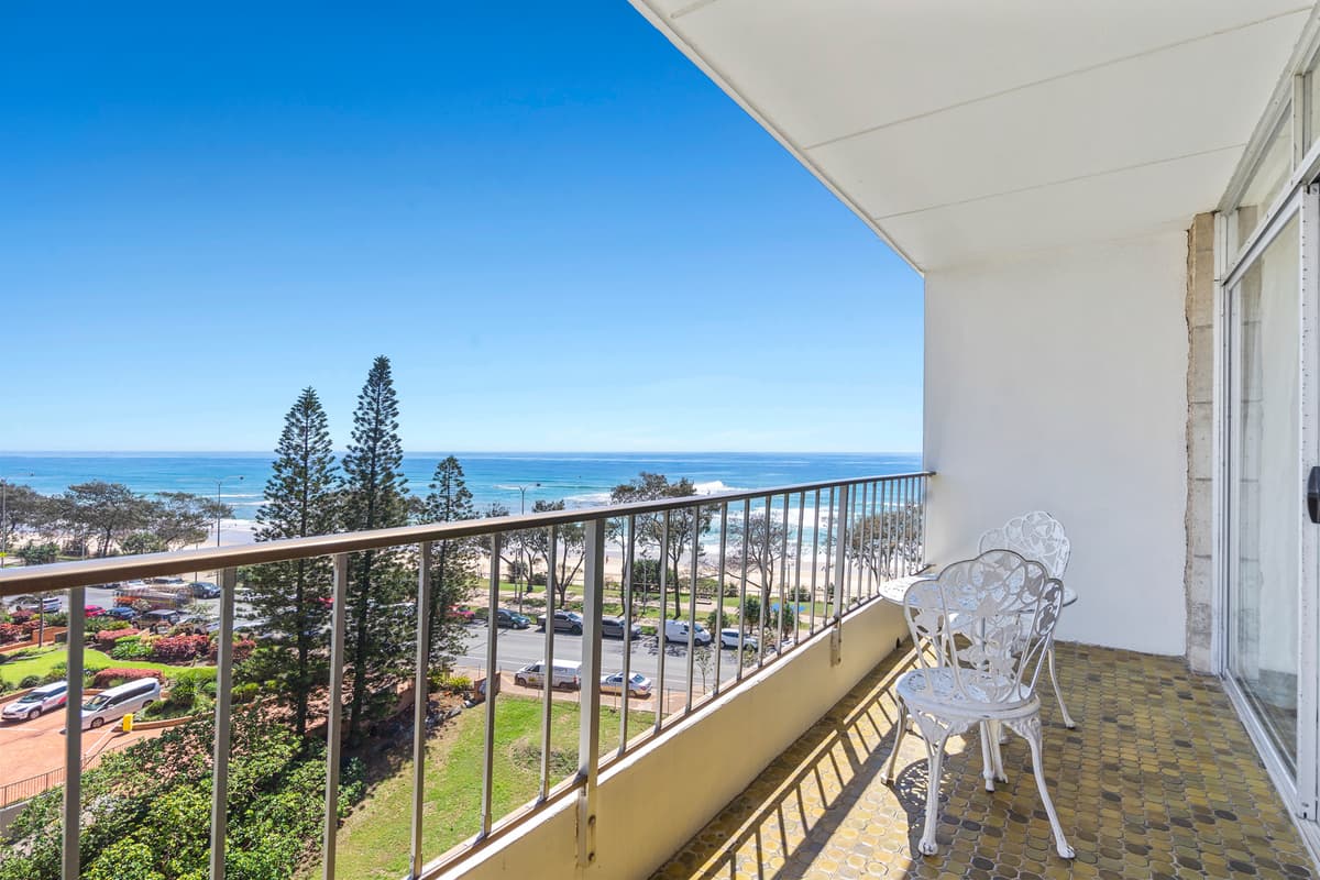 32/64 The Esplanade, Surfers Paradise