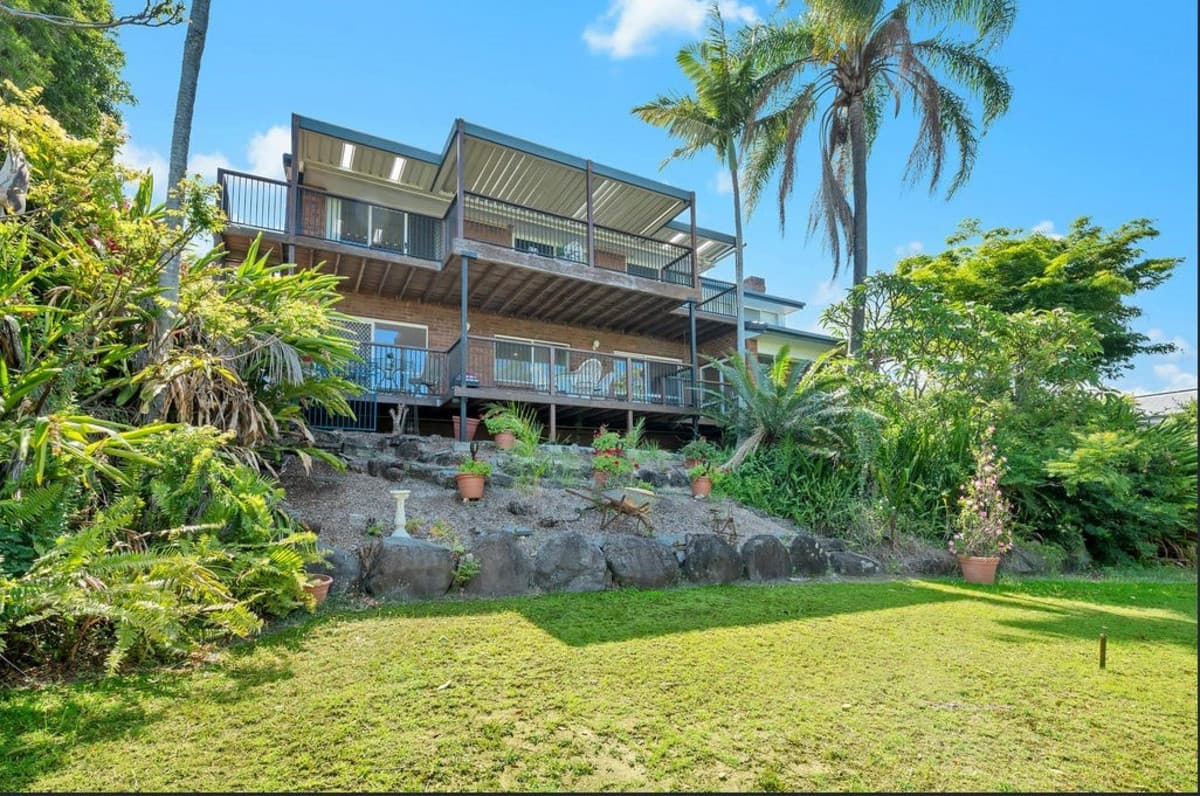 90 Tamworth Drive, Helensvale