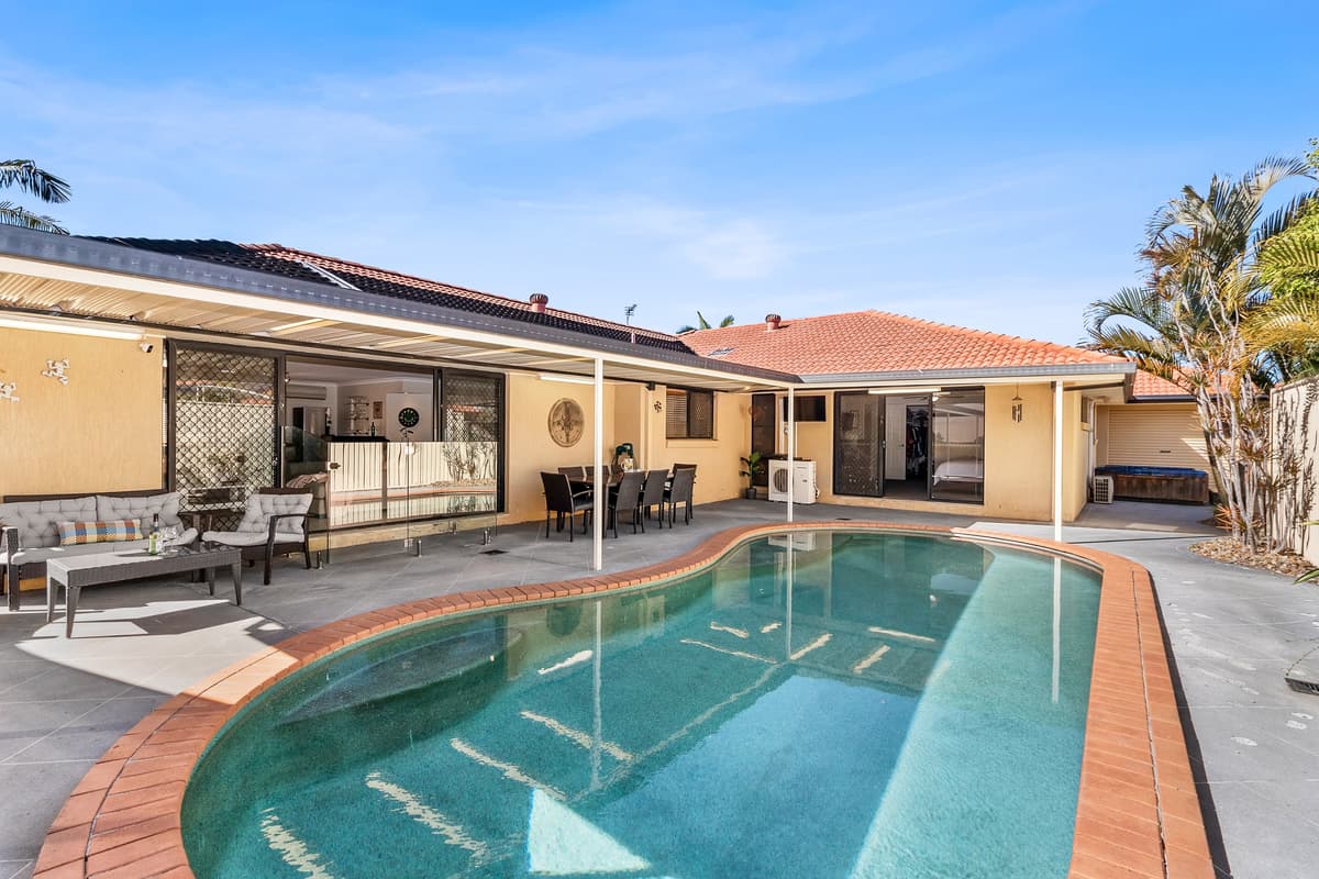 4 John Dalley Drive, Helensvale