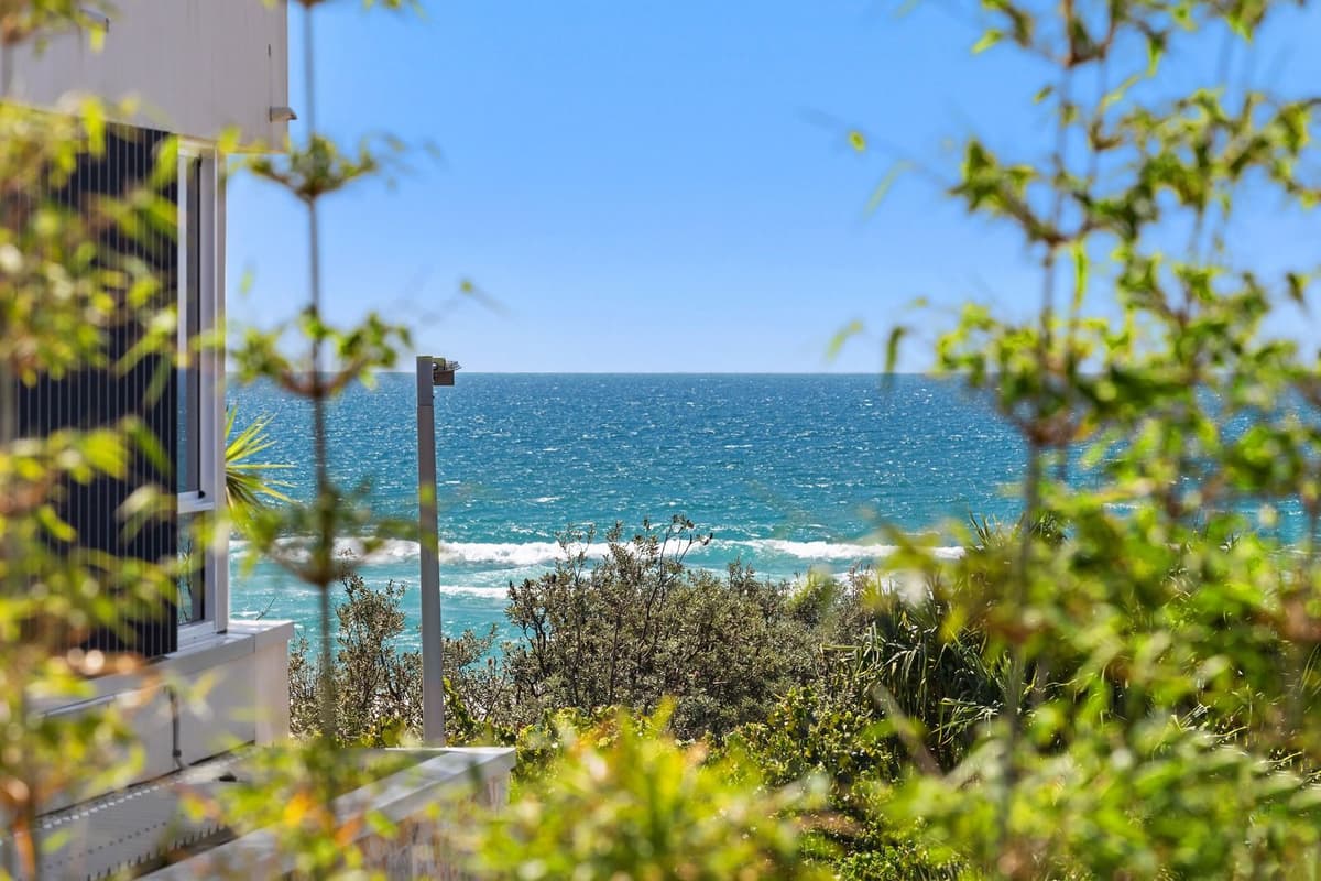 2/227 Golden Four Drive, Bilinga