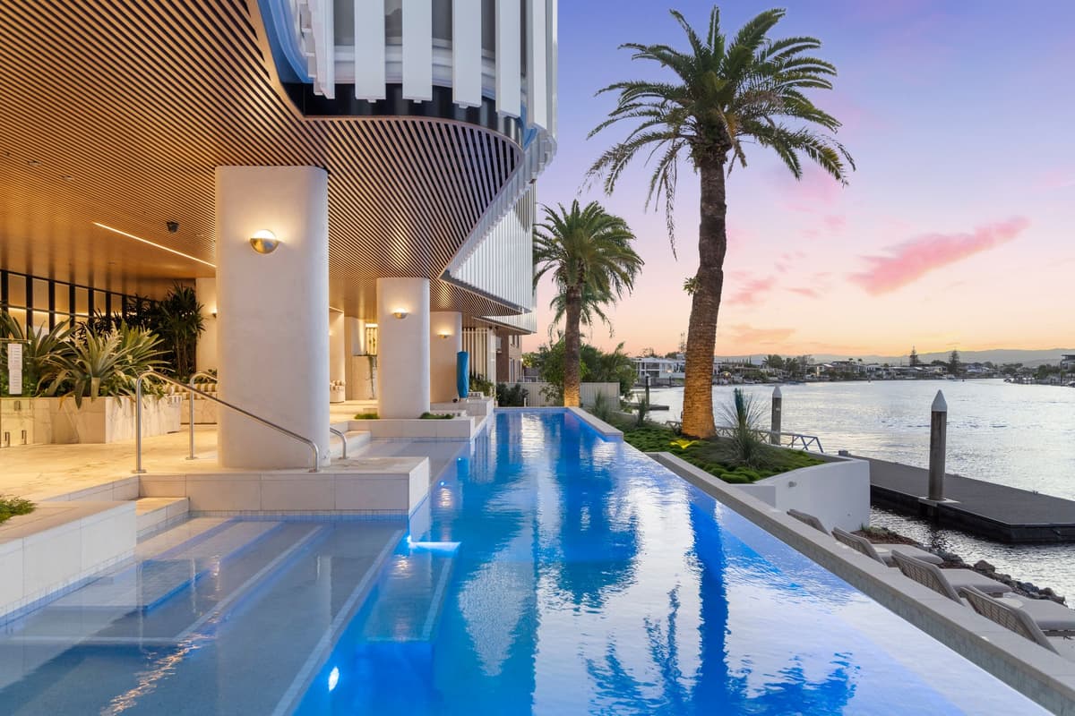 606/1 Cannes Avenue, Surfers Paradise