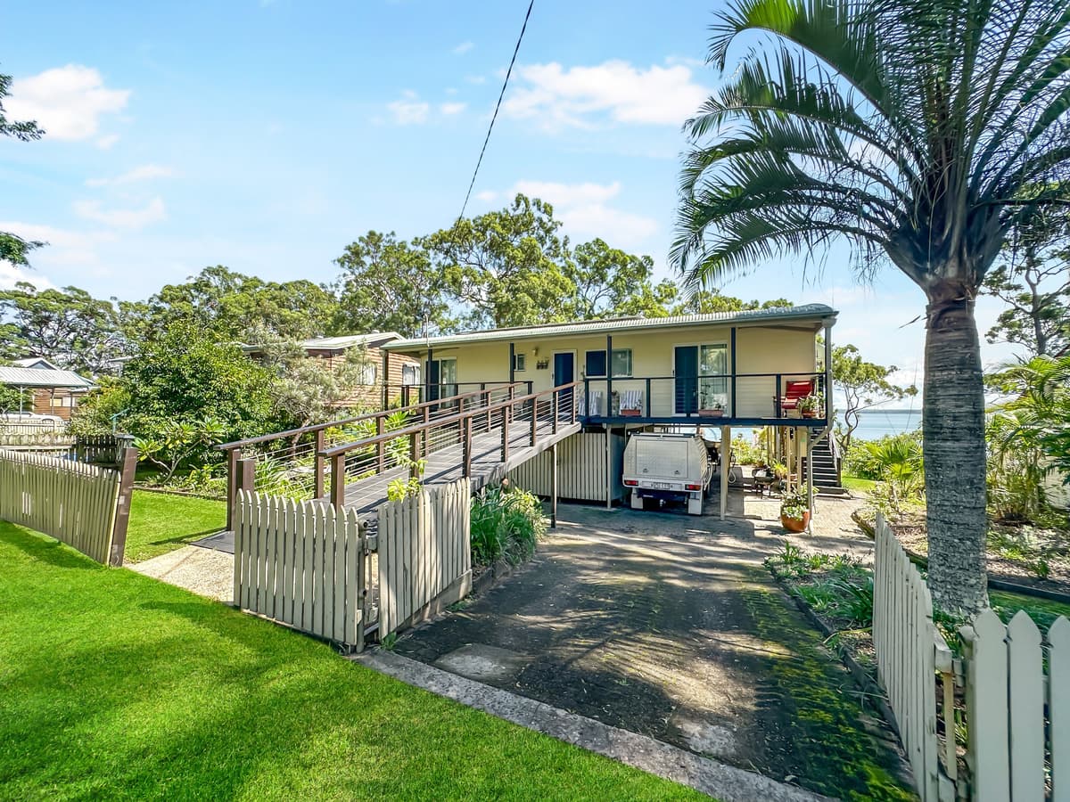 21 Coast Road, Macleay Island