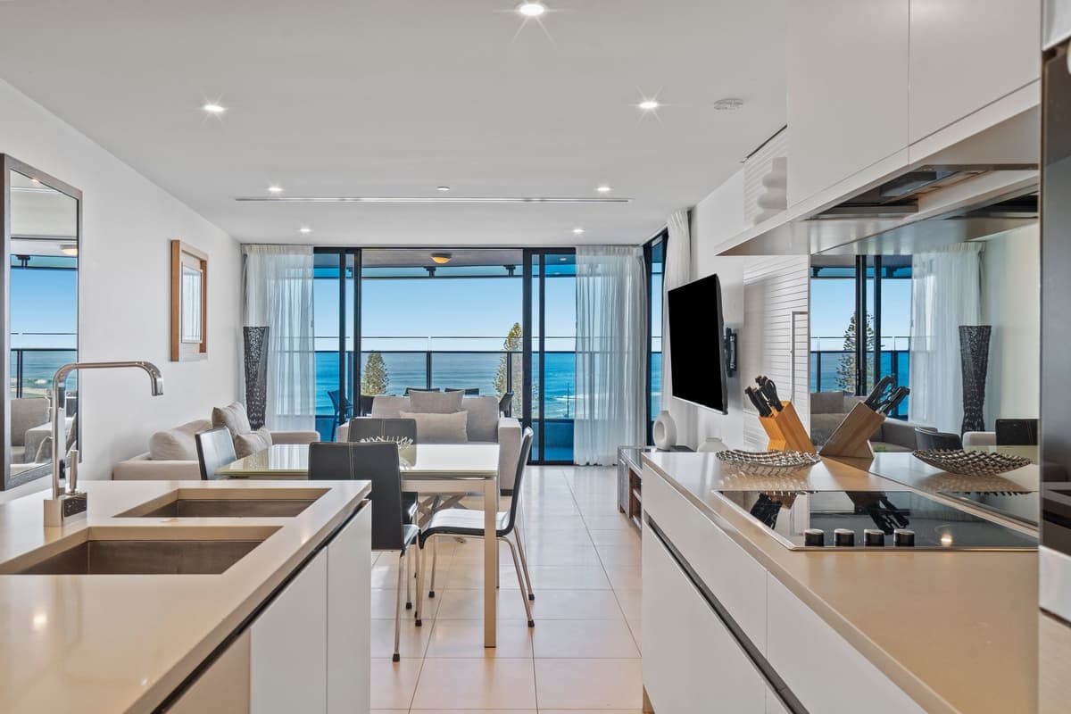 402/4 The Esplanade, Surfers Paradise