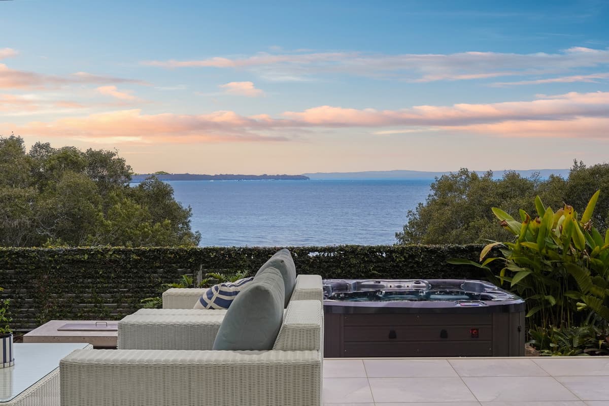 10 Broadwater Terrace, Redland Bay
