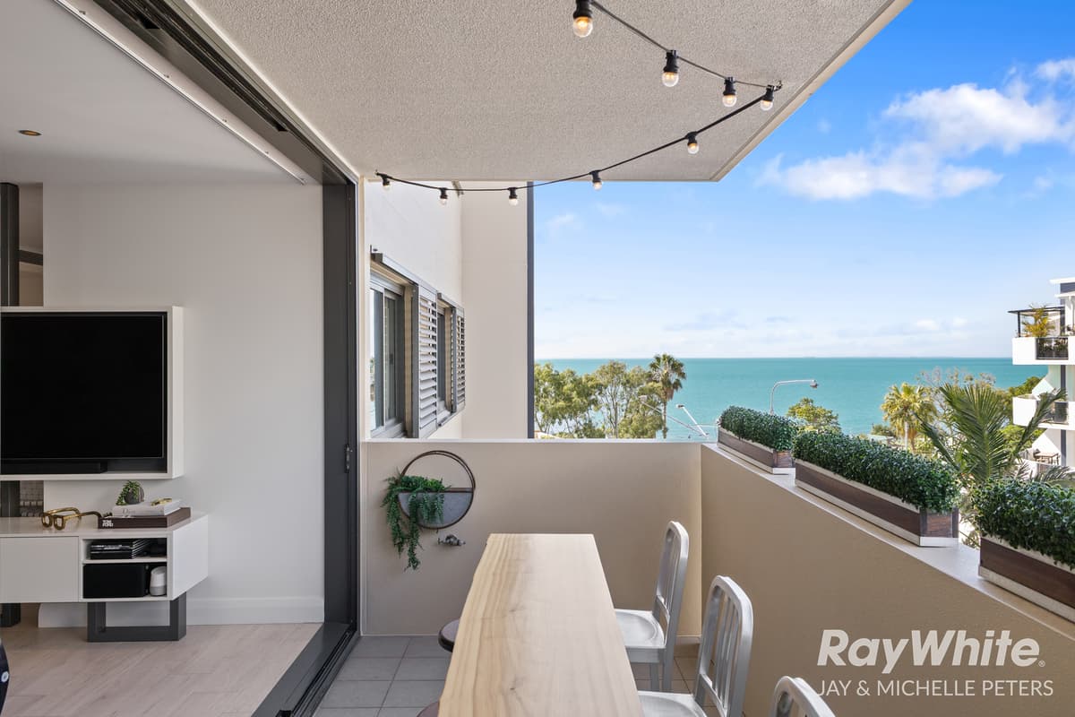 302/99 Marine Parade, Redcliffe