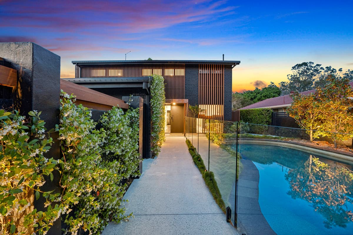 15 Anemone Avenue, Hollywell