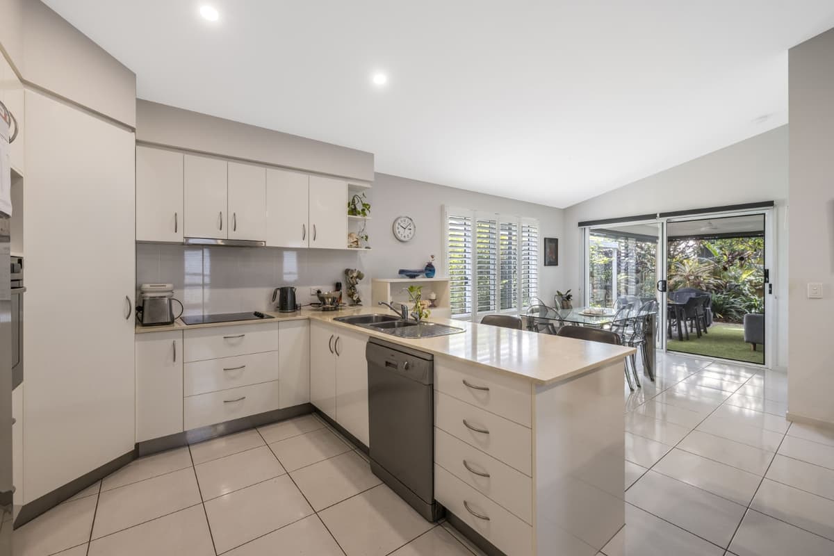 2 Baronet Court, Golden Beach