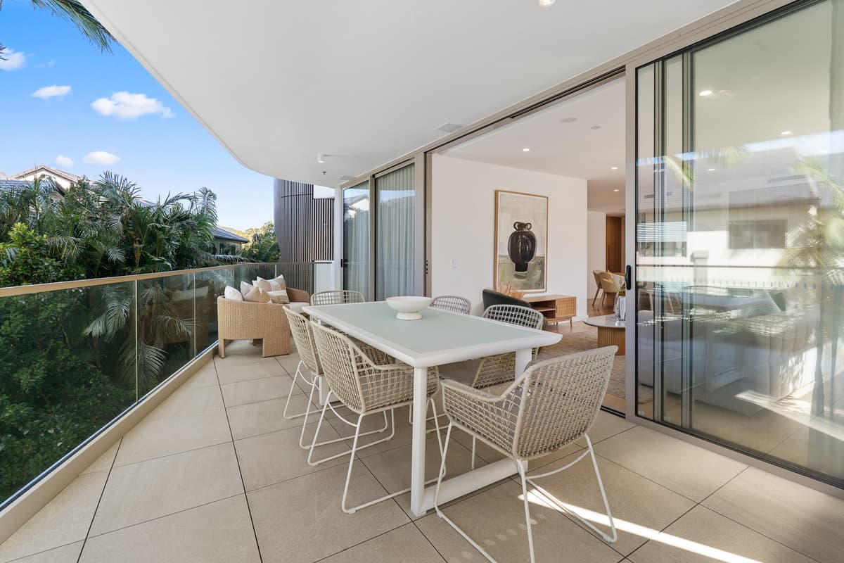302/949-953 Gold Coast Highway, Palm Beach
