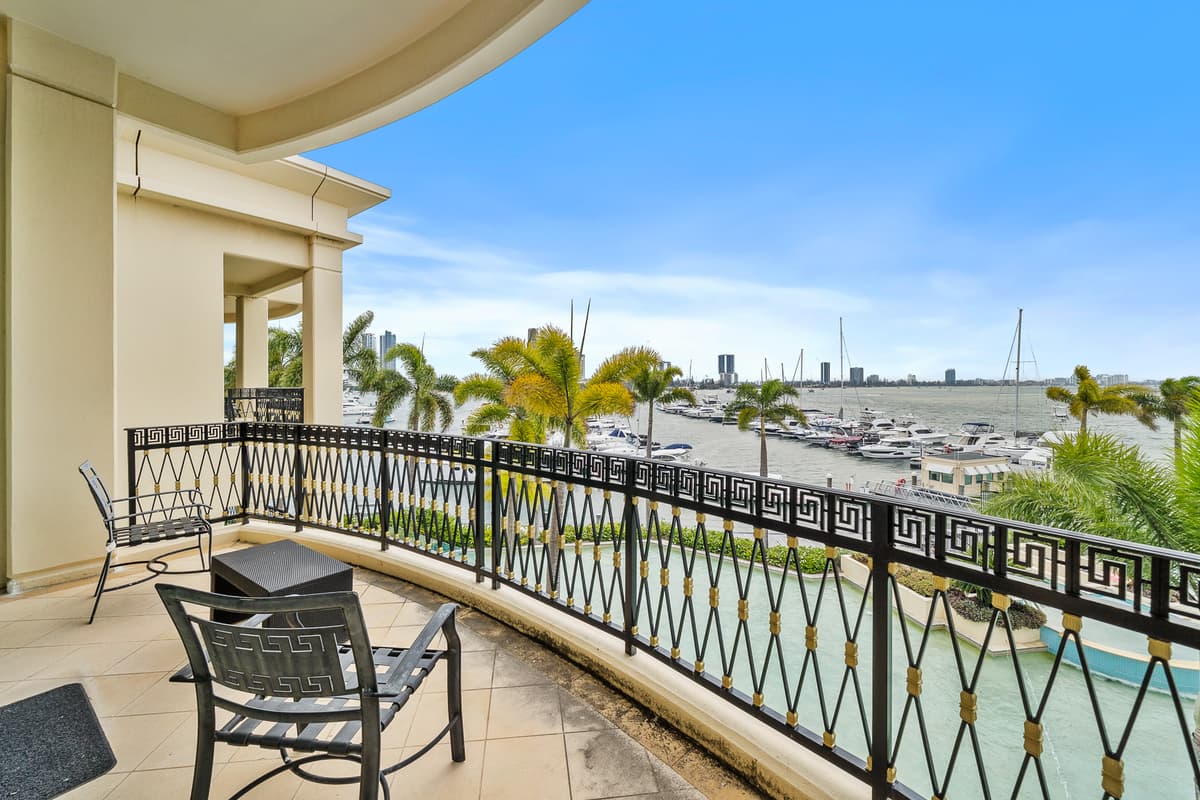 26/94 Seaworld Drive, Main Beach