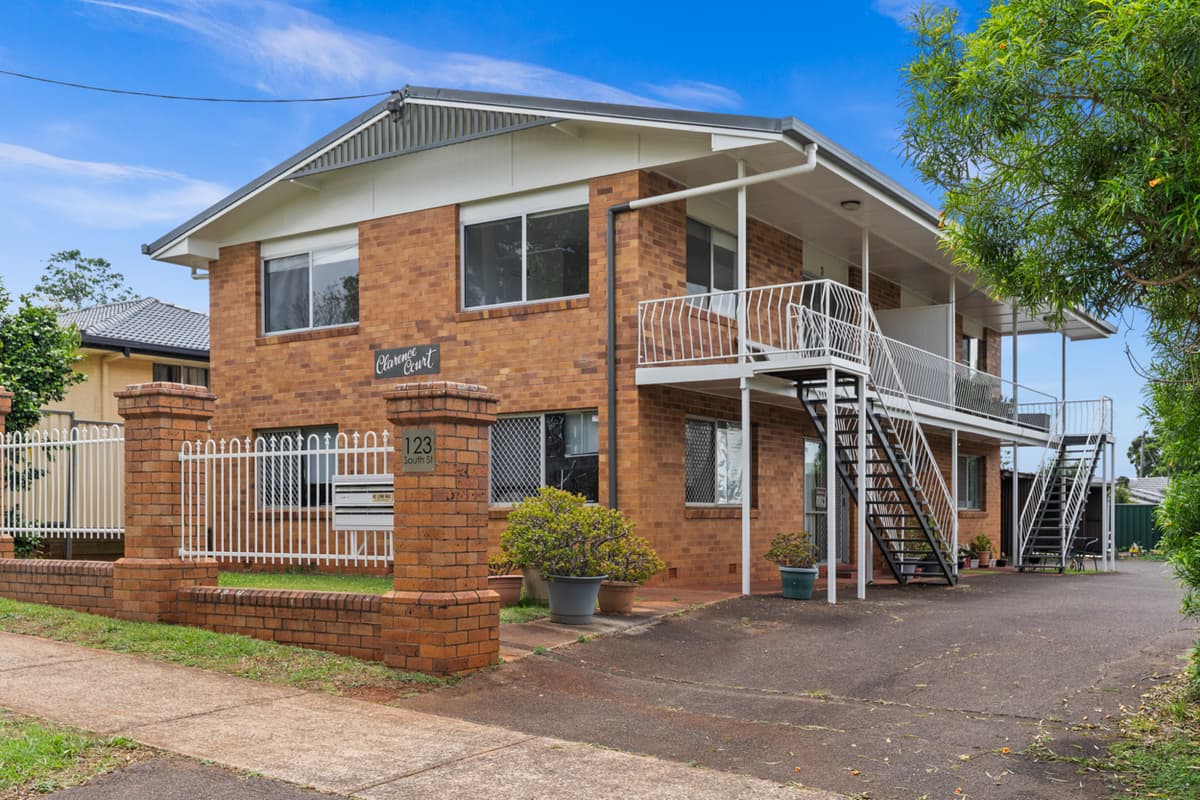 2/123 South Street, Centenary Heights