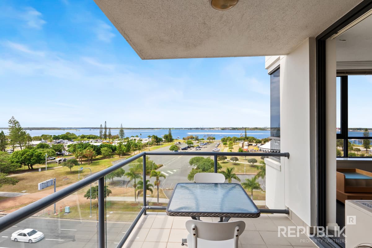 19/136 Marine Parade, Southport