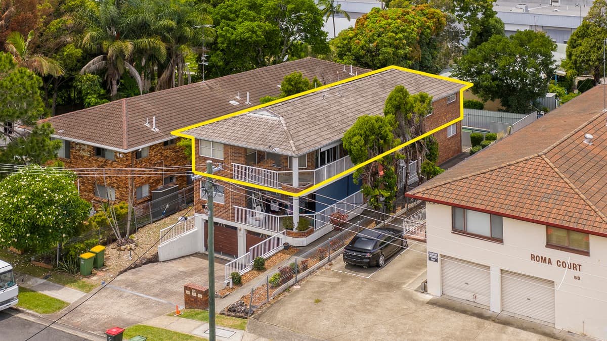 2/48 Railway Street, Southport