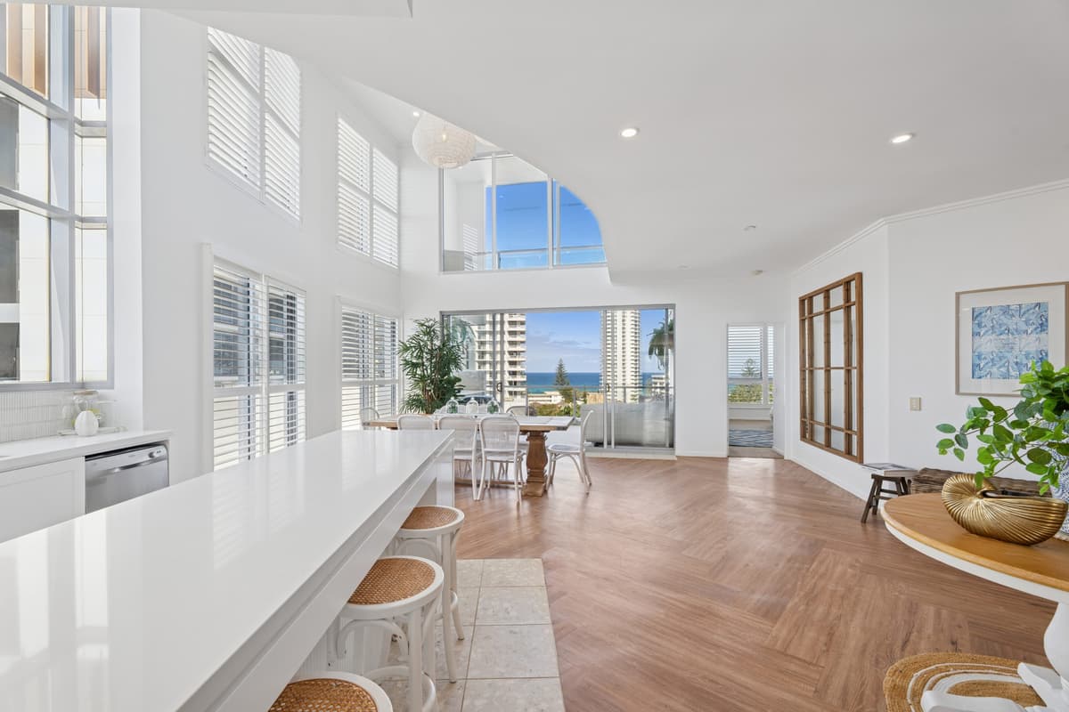 18/120 Surf Parade, Broadbeach