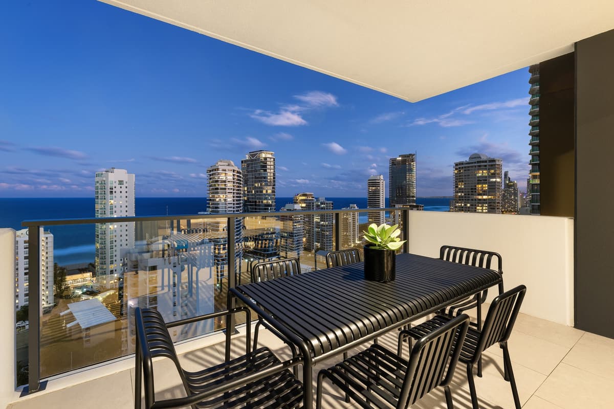 204/25 Woodroffe Avenue, Main Beach