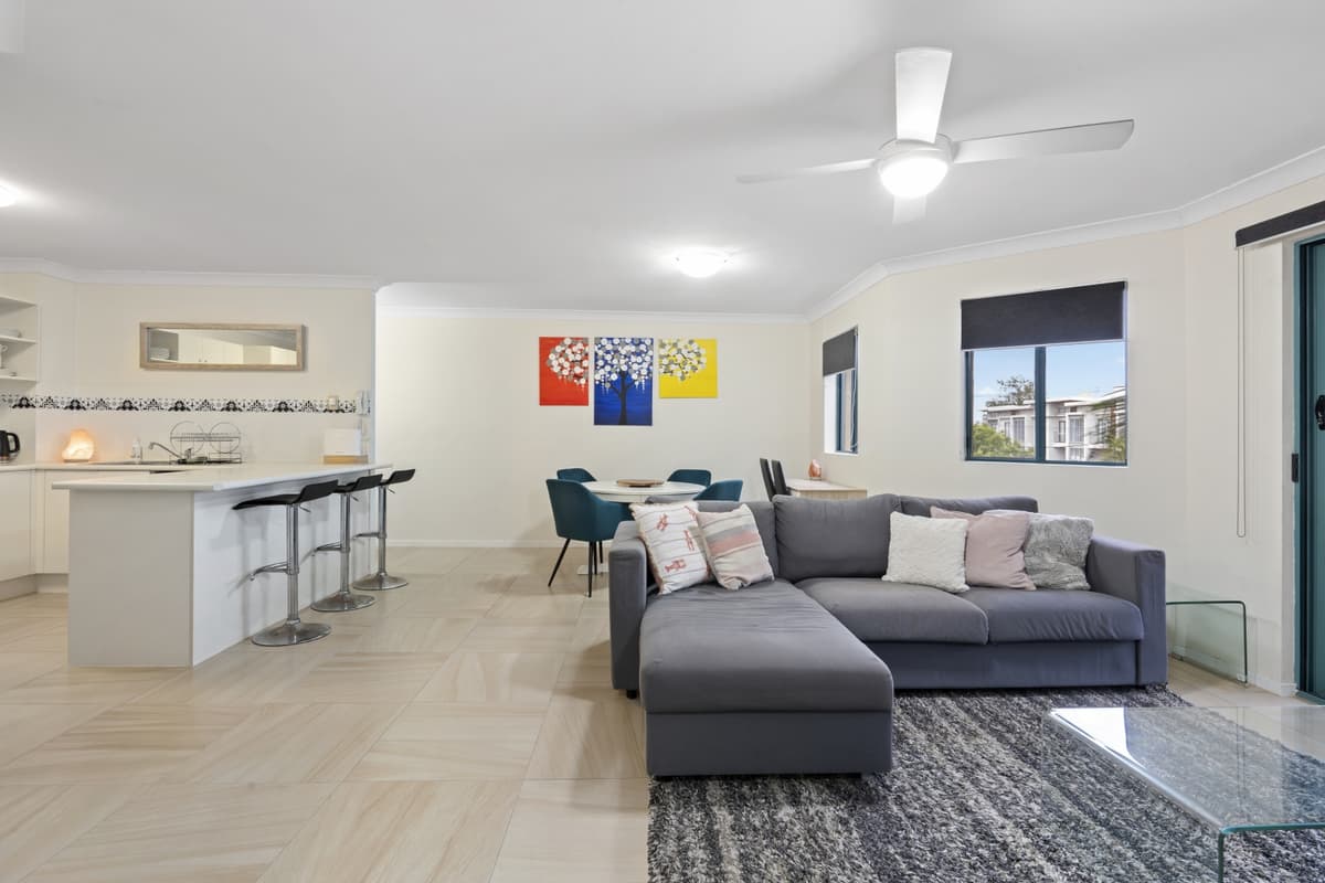 9/37 Meron Street, Southport