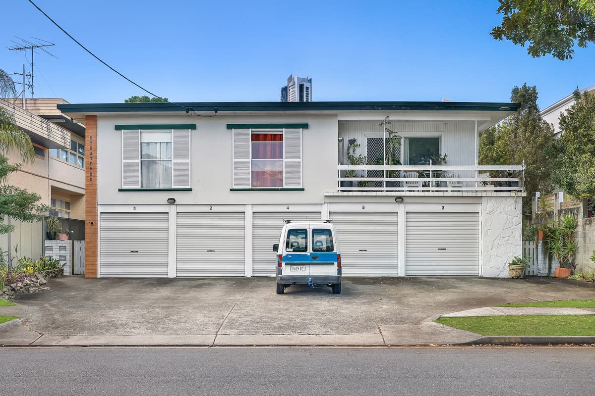 2/19 Sunset Boulevard, Surfers Paradise