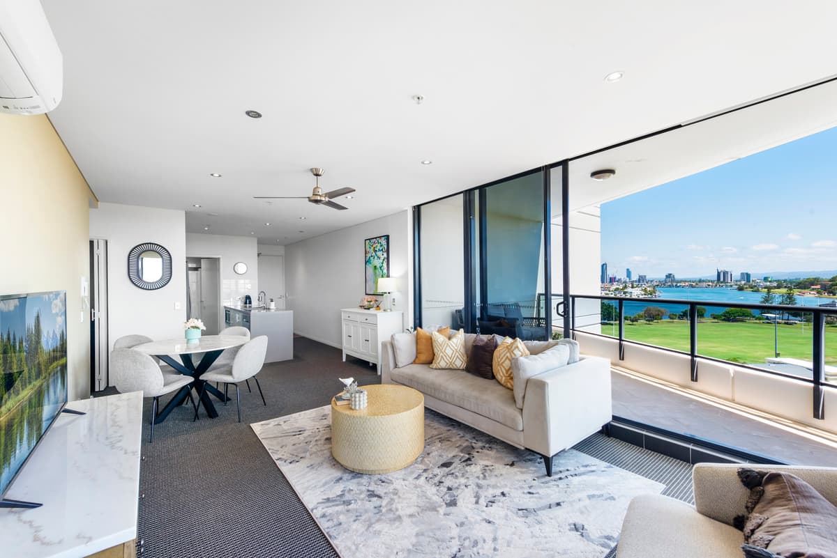 1209/2 Aqua Street, Southport