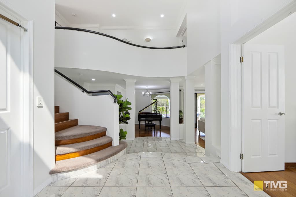 11 Kingston Heath Place, Robina