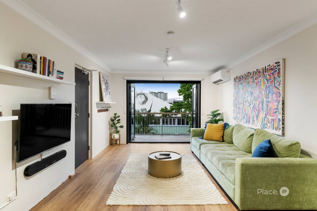 1/233 Cavendish Road, Coorparoo