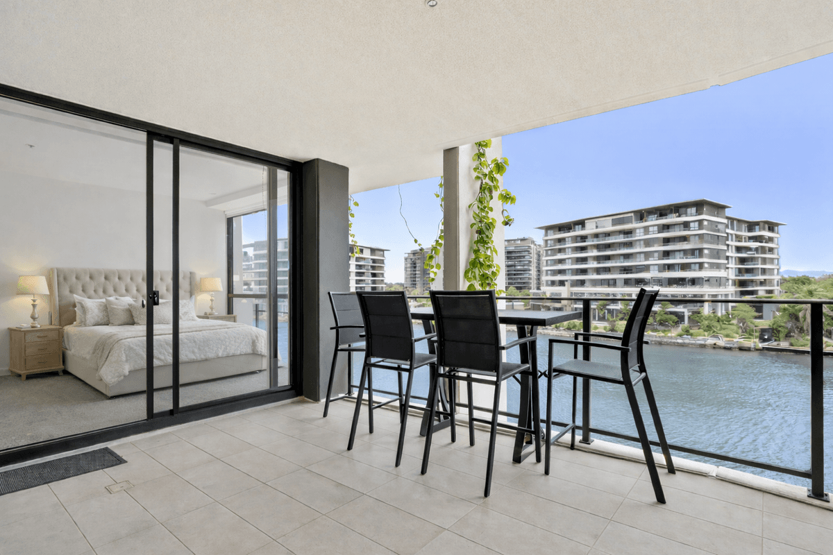 1306/10 Sickle Avenue, Hope Island
