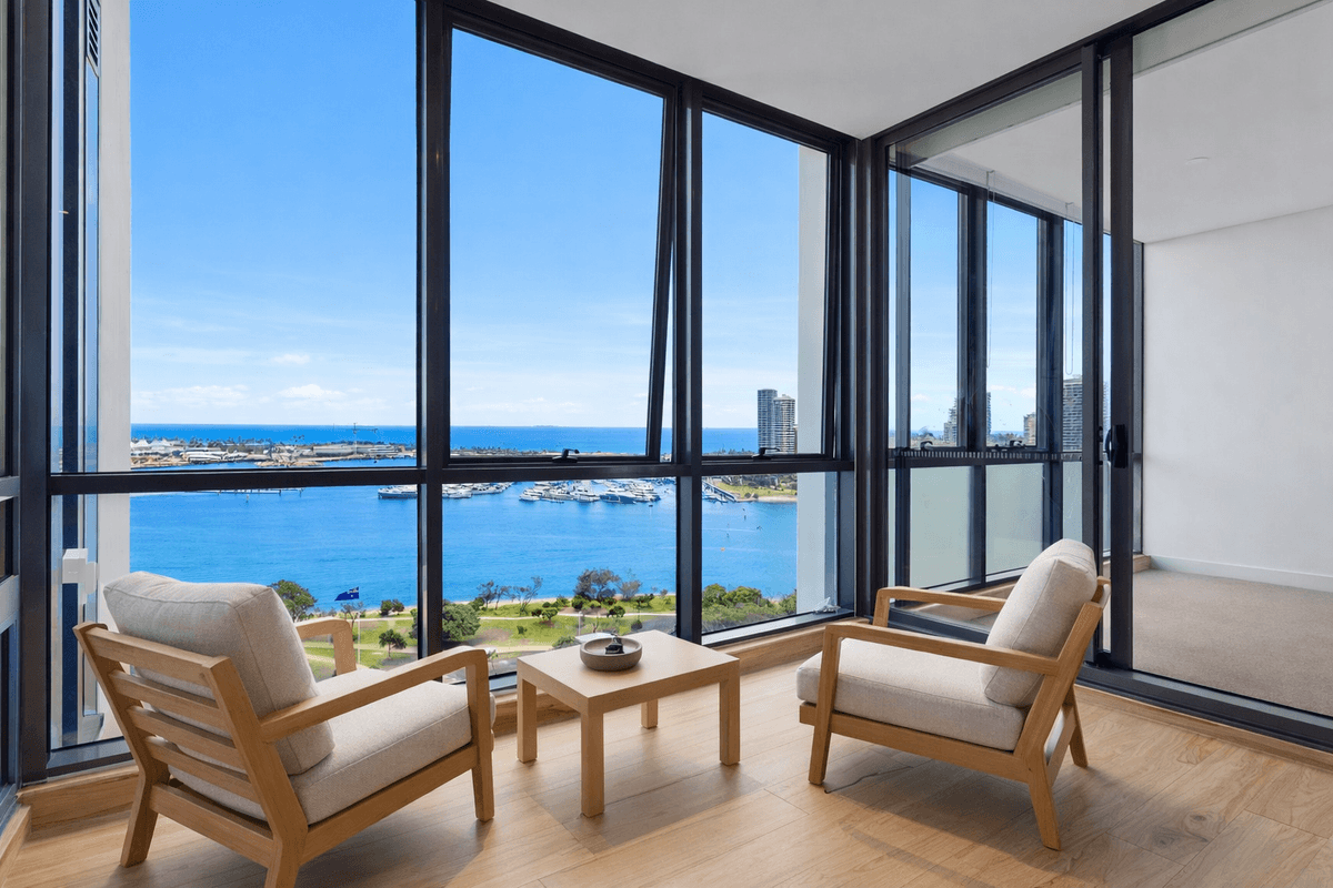 1305/2 Como Crescent, Southport