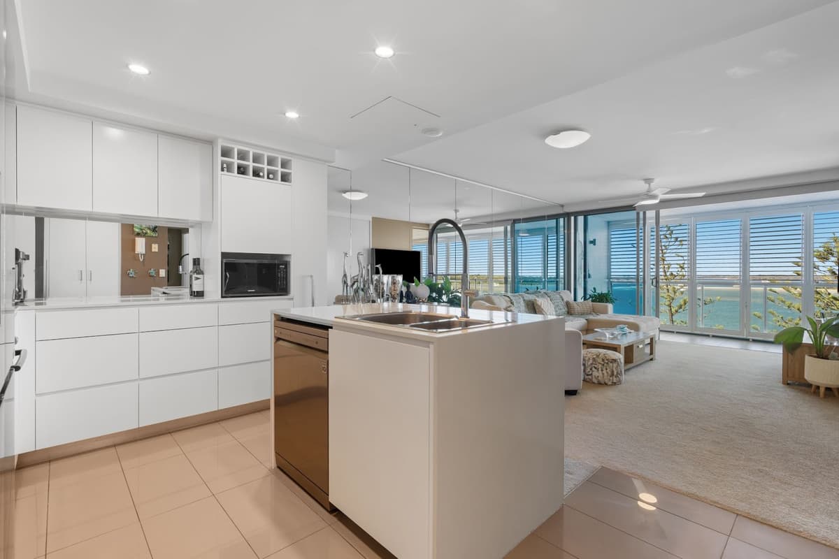 1505/438 Marine Parade, Biggera Waters