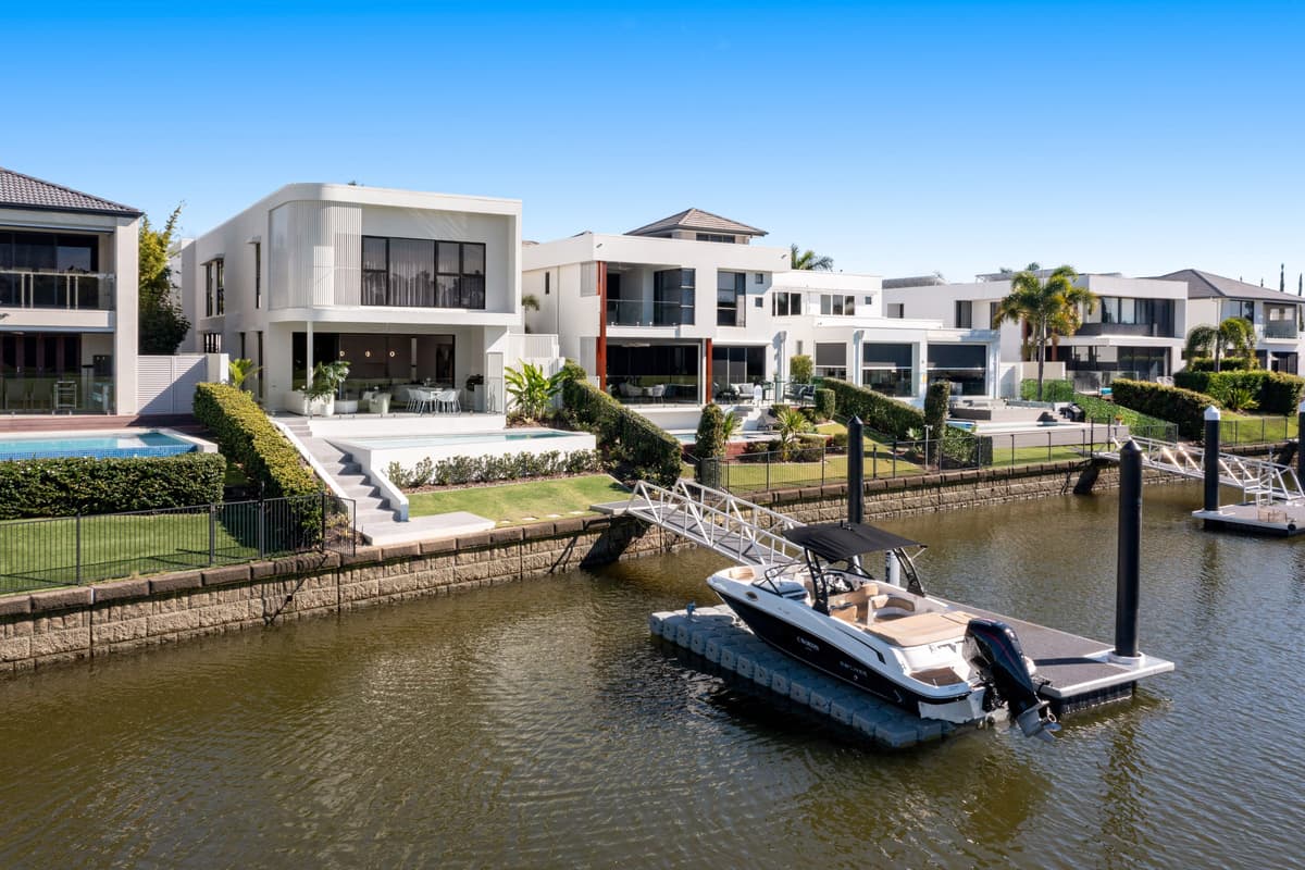 7667 Fairway Boulevard, Hope Island