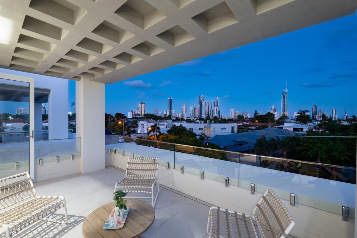 1/10 Inga Avenue, Surfers Paradise