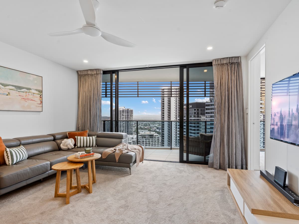 22201/21 Elizabeth Avenue, Broadbeach