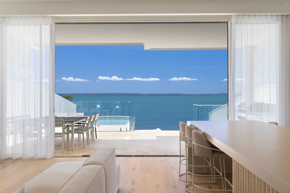 99 Shore Street North, Cleveland