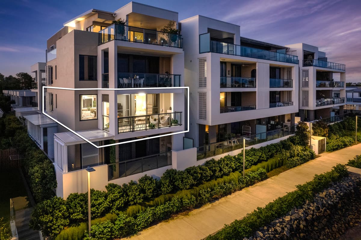 114/37 Sickle Avenue, Hope Island