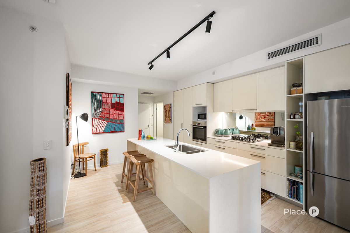 1002/9 Edmondstone Street, South Brisbane