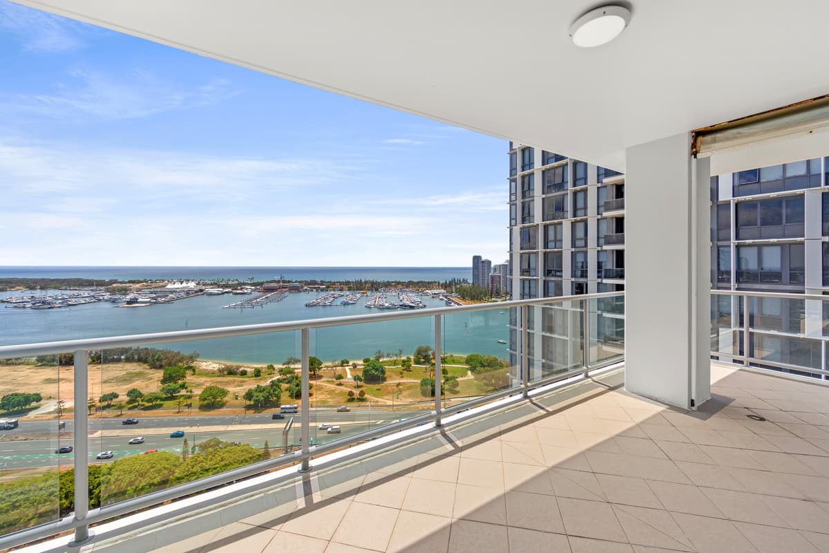 2406/1 Como Crescent, Southport