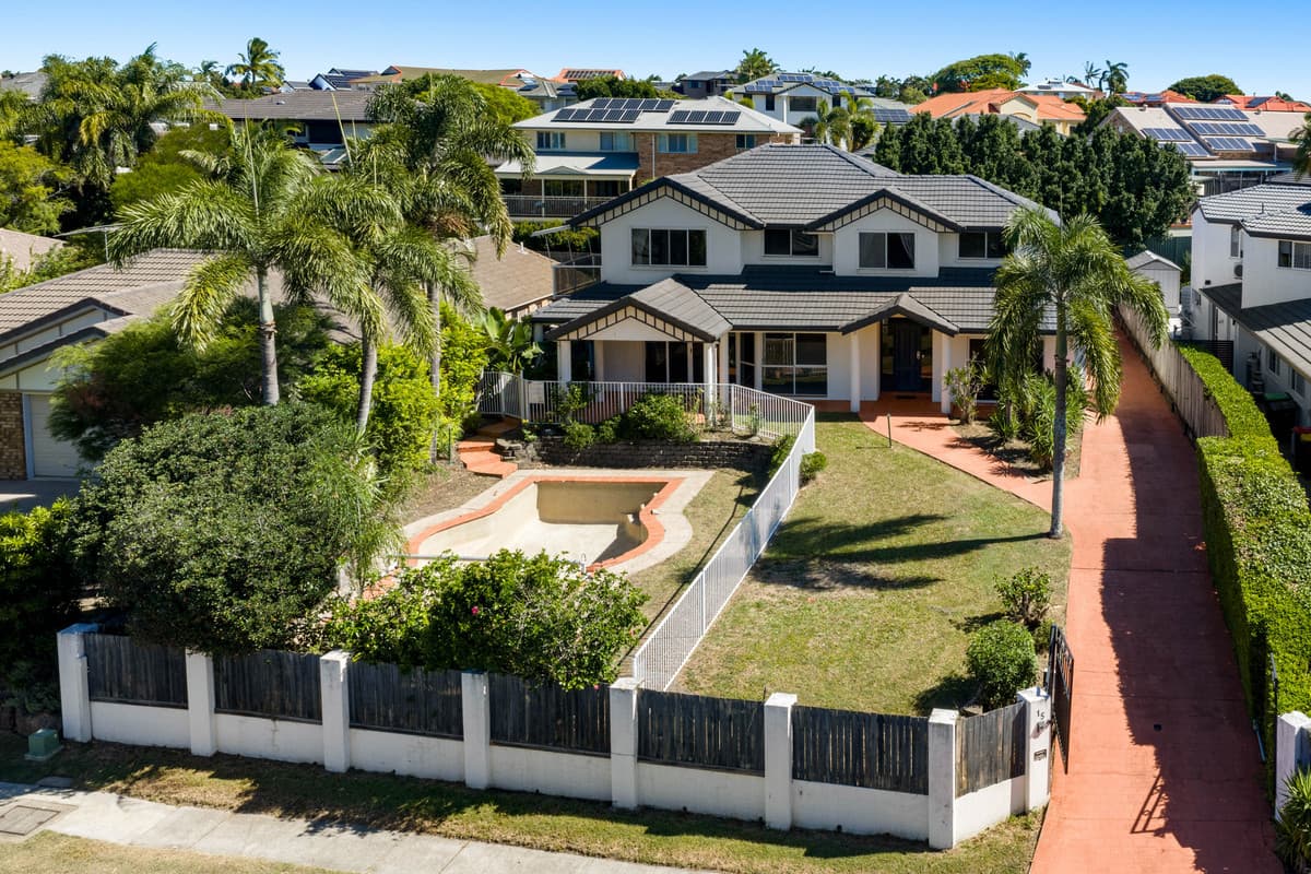 15 Amersham Crescent, Carindale