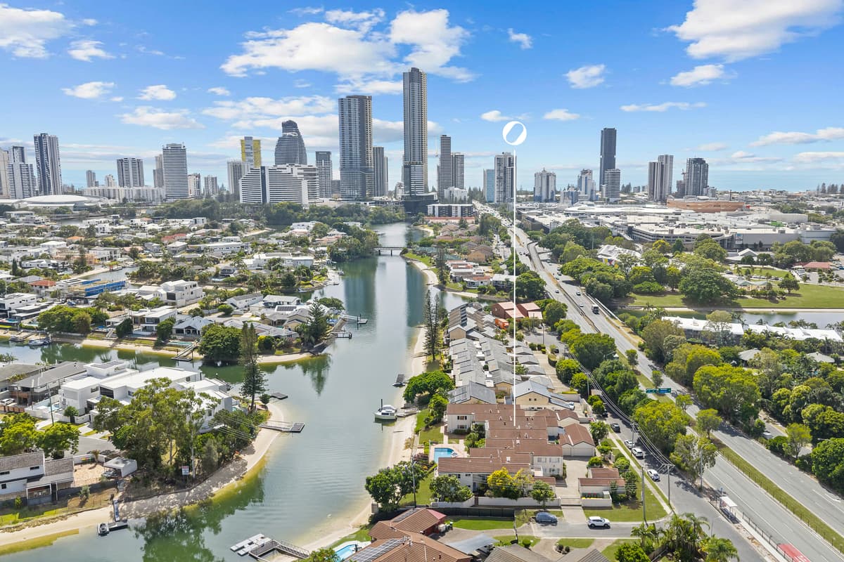 10/61-63 Hooker Boulevard, Broadbeach Waters