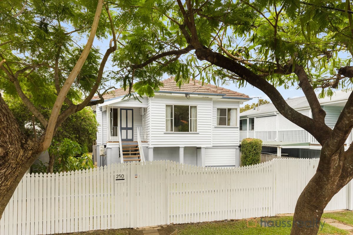 250 Verney Road East, Graceville