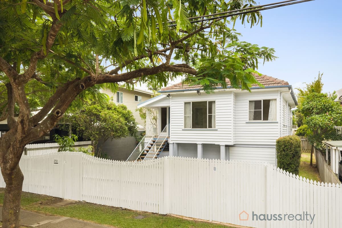 250 Verney Road East, Graceville