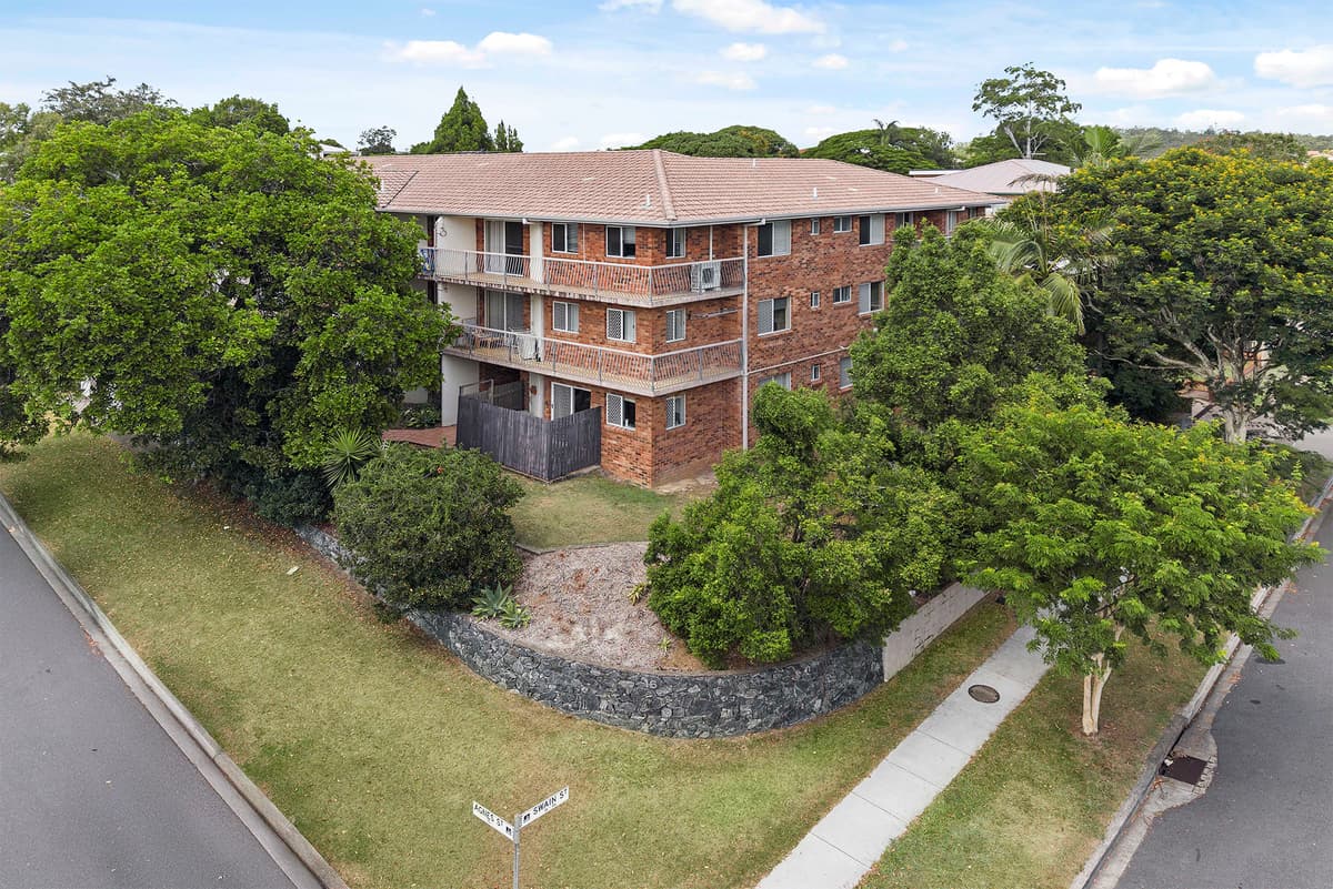 1/16 Swain Street, Holland Park West