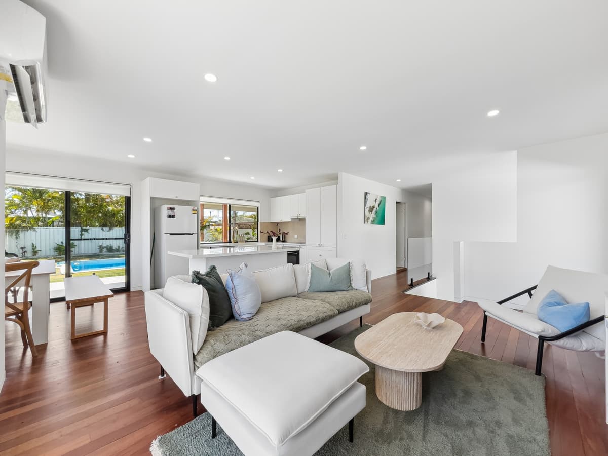 17 Rodlan Parade, Labrador