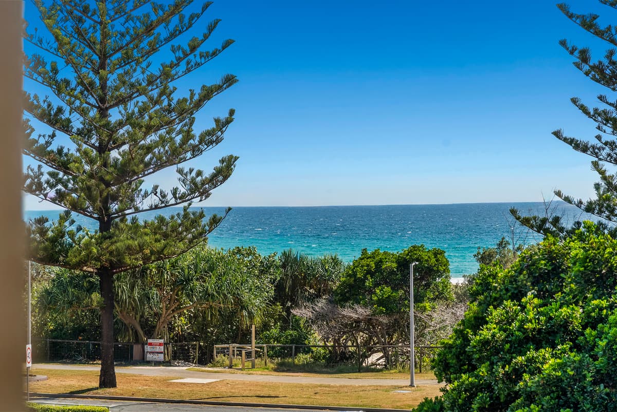 9/125 Golden Four Drive, Bilinga