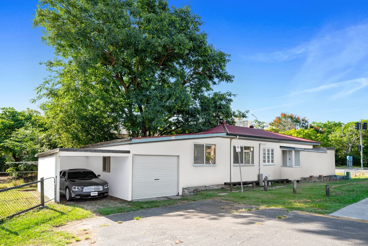 247 Sir Fred Schonell Drive, St Lucia