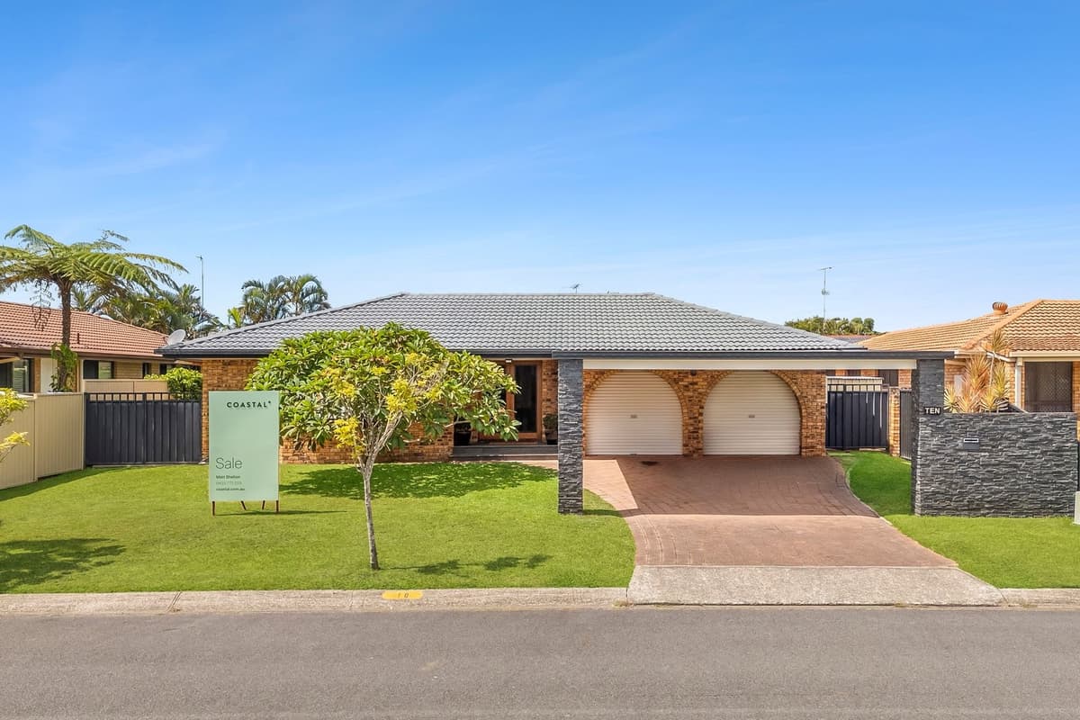 10 Razorbill Street, Burleigh Waters
