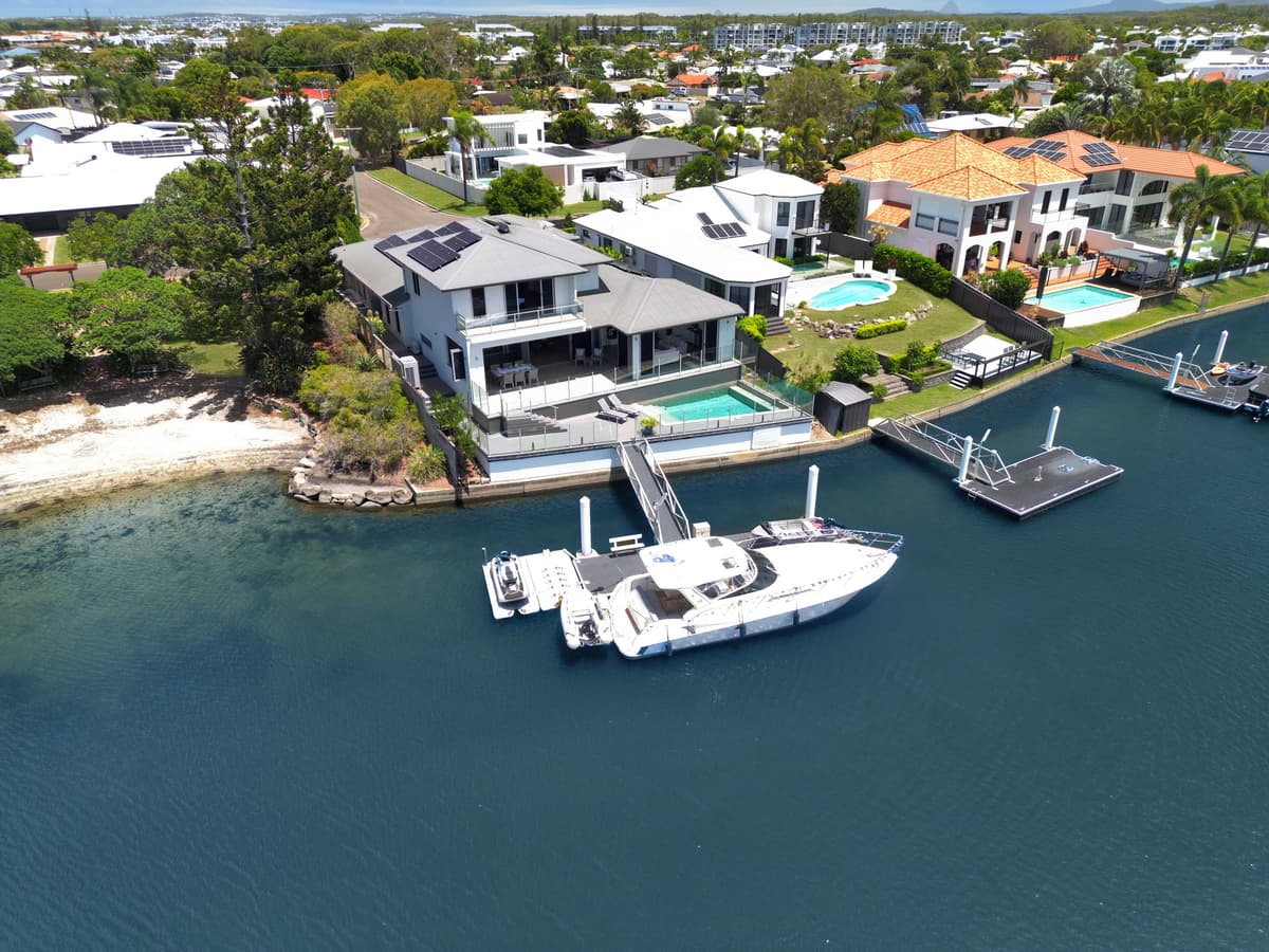 114 Sunbird Chase, Parrearra