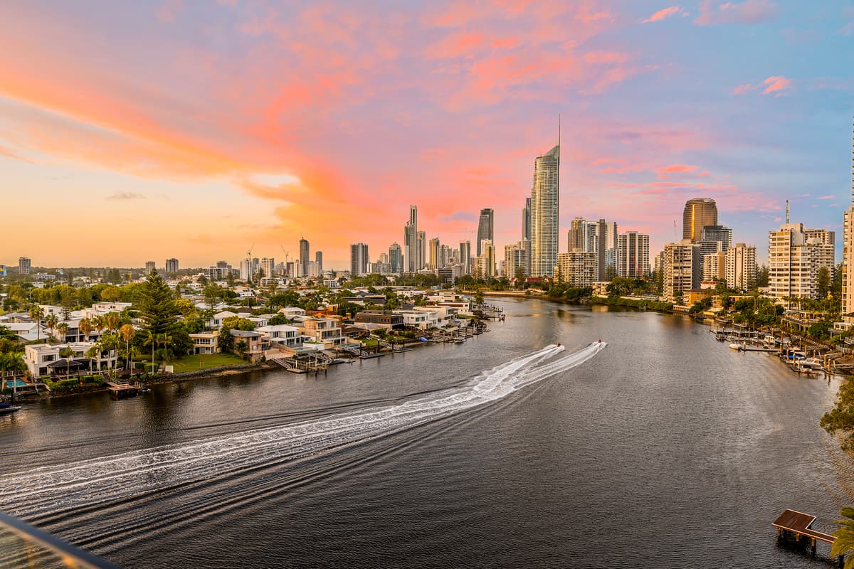 906/15-17 Cannes Avenue, Surfers Paradise