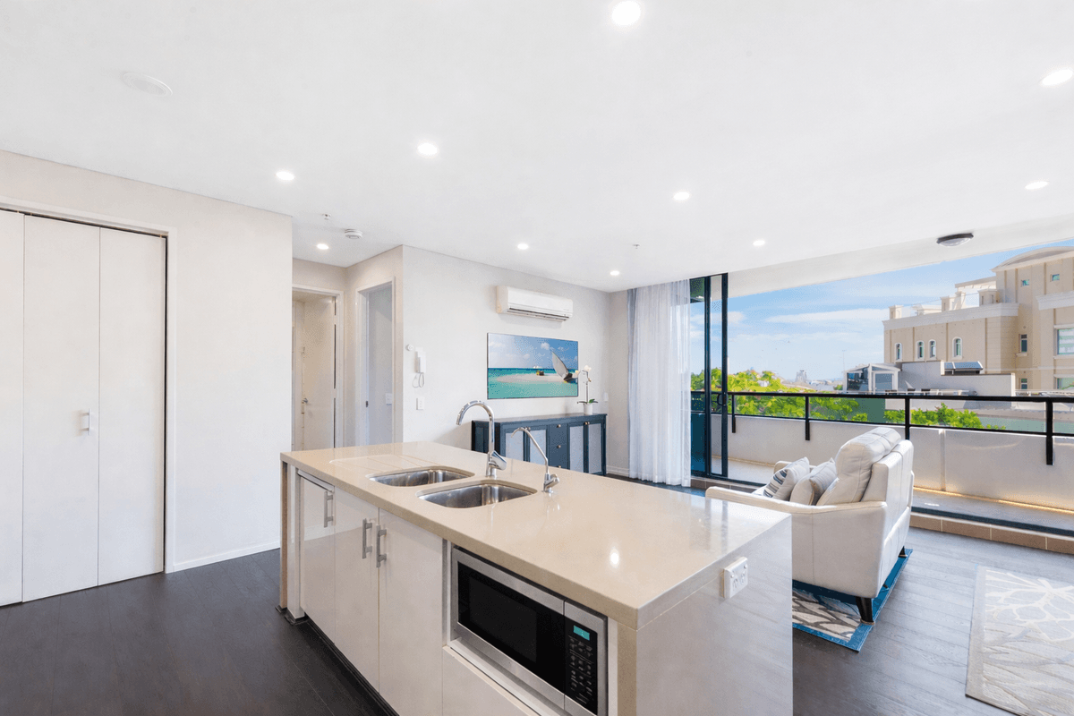 607/2 Aqua Street, Southport
