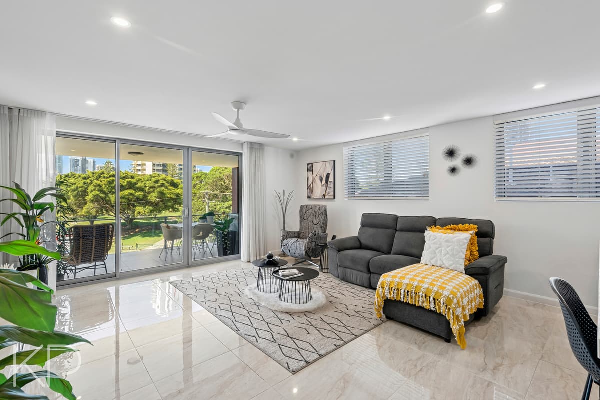 201/14 Cannes Avenue, Surfers Paradise