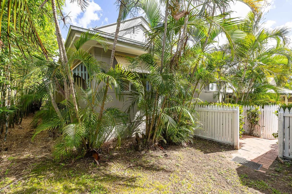 52 Barnes Avenue, Coorparoo