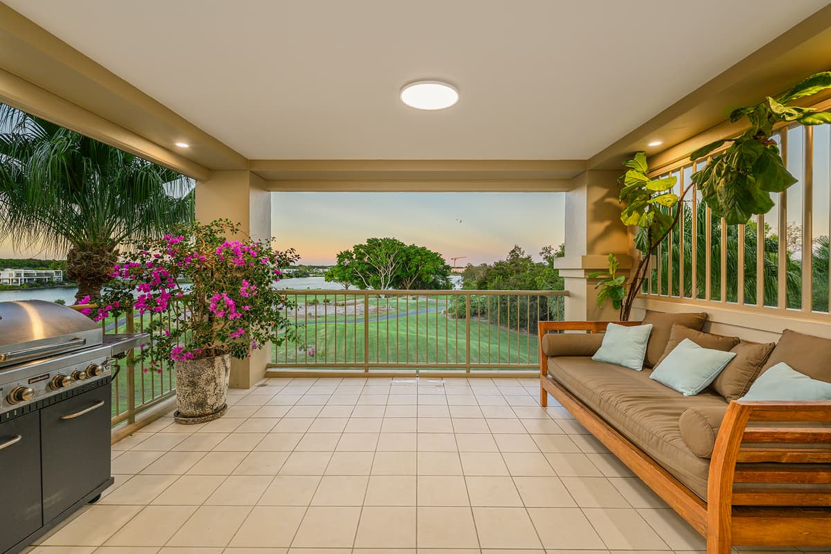 8433 Magnolia Drive East, Hope Island