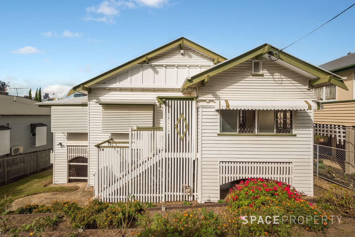 18 Royal Avenue, Spring Hill